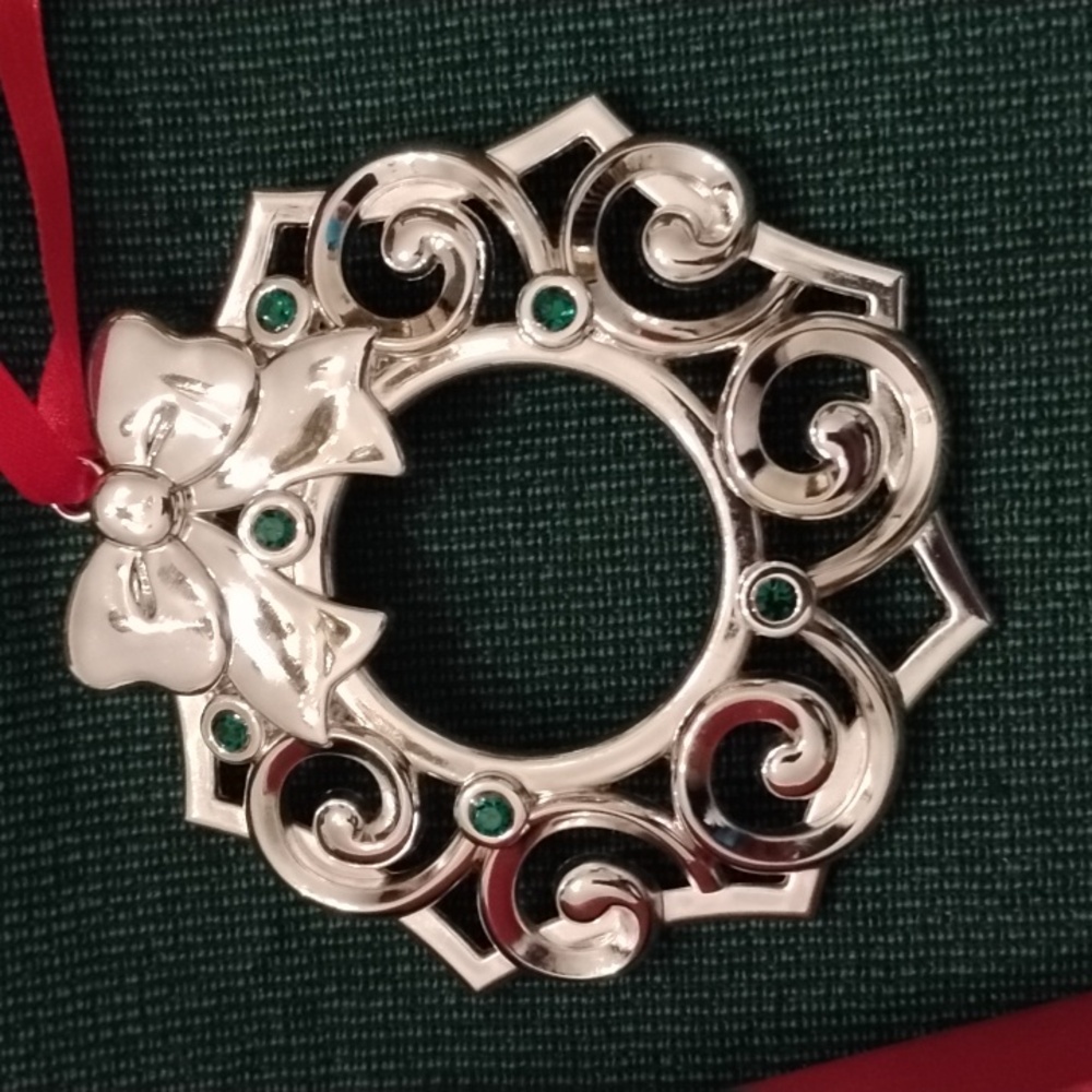Lenox Silver Plated Wreath Ornament With Green Crystal Accents NEW - Picture 2 of 6